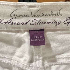 Women’s Size 18, Gloria Vanderbilt Amanda, White Denim Capri Pants
